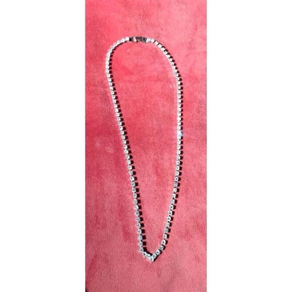 Austrian crystal silvertone necklace - Picture 2 of 6